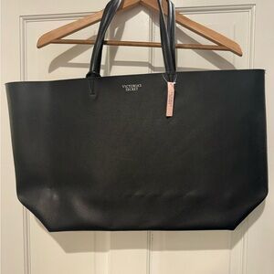NWT Victoria's Secret Elegant Black Tote perfect for a Valentines Day gift